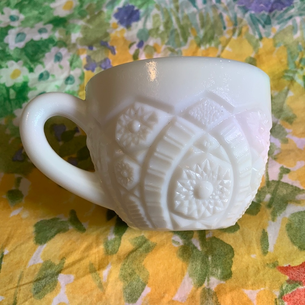 McKee The Concord Milk Glass Punch Cup Mug AS IS (see description)